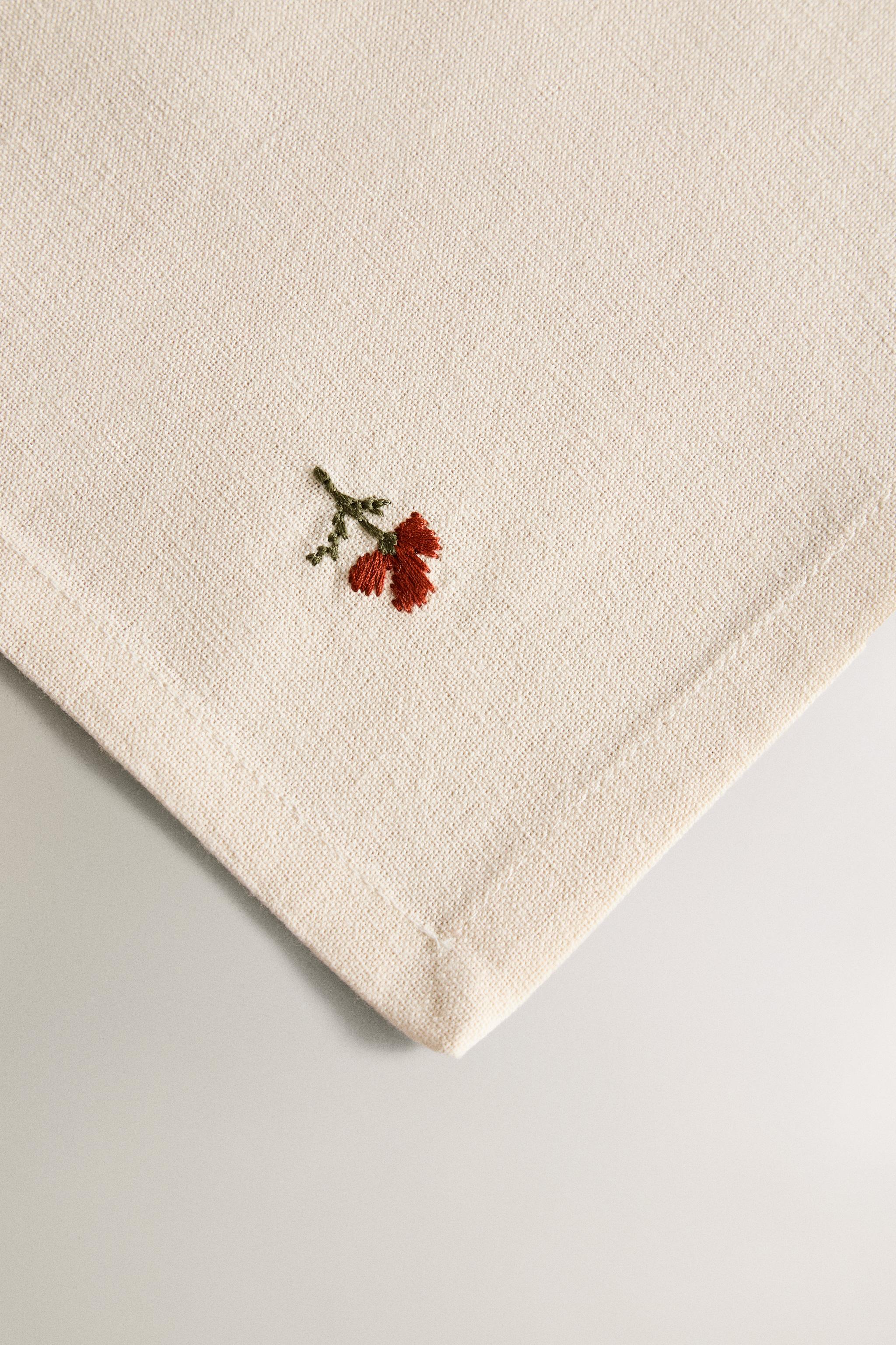 LOT DE 2 SERVIETTES DE TABLE BRODÉES FLORAL